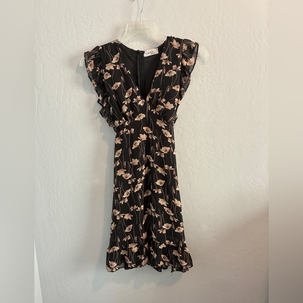 Chelsea28 Black Floral Midi Dress
